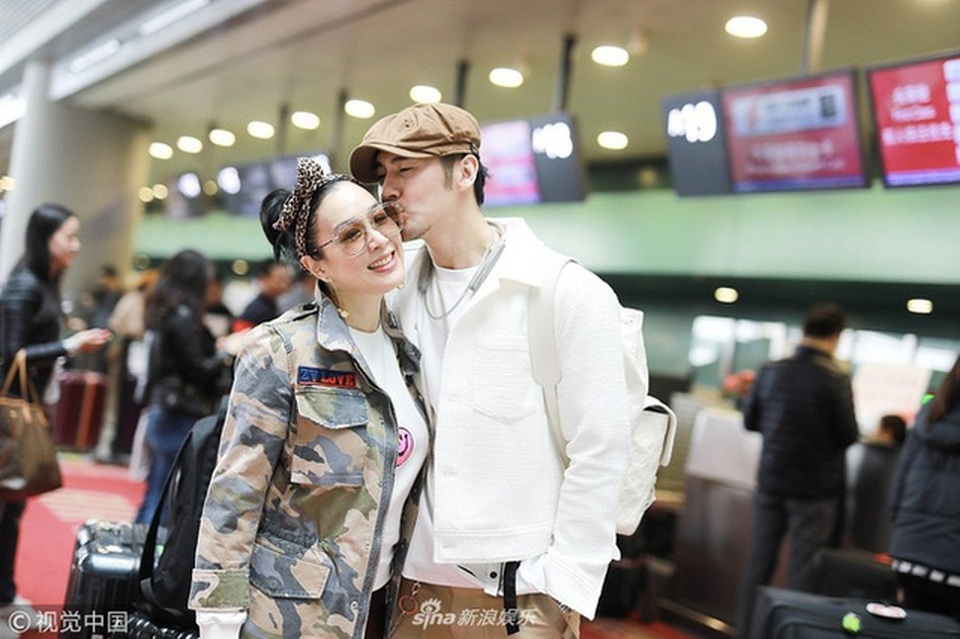 Chung Lệ Đề và chồng trẻ bị bắt gặp đi cầu tự - 3 Chung Lệ Đề và chồng trẻ bị bắt gặp đi cầu tự - 3