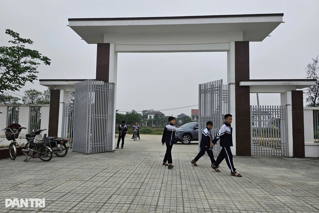 প্রায় ২৩ বিলিয়ন ভিয়েতনাম ডং মূল্যের পরিত্যক্ত স্কুলের নতুন ভাগ্য - ১ Số phận mới của ngôi trường gần 23 tỷ đồng từng bỏ hoang - 1