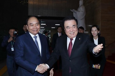 Thủ tướng Nguyễn Xuân Phúc hội kiến Chủ tịch Quốc hội Hàn Quốc