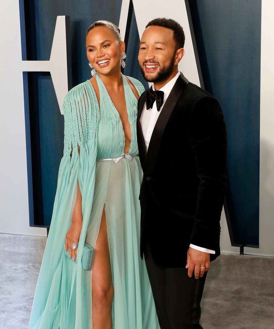 Siêu mẫu Chrissy Teigen mang thai lần 3 - 8 Siêu mẫu Chrissy Teigen mang thai lần 3 - 8