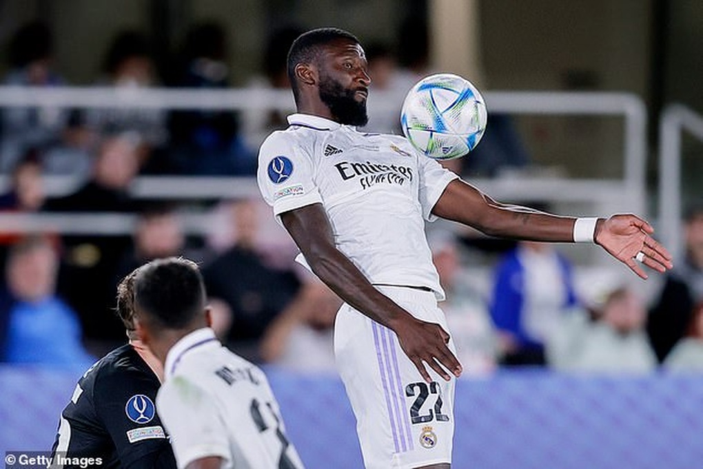 Benzema tỏa sáng, Real Madrid giành Siêu Cúp châu Âu - 2 Benzema tỏa sáng, Real Madrid giành Siêu Cúp châu Âu - 2