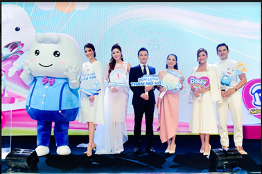 Những khoảnh khắc cực ấn tượng trong buổi livestream ra mắt “siêu phẩm” tã quần Bobby