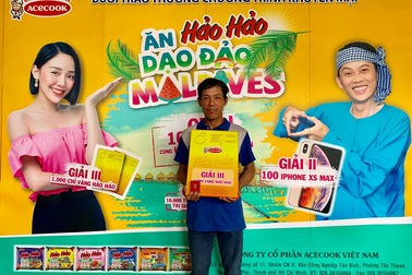 Hảo Hảo trao những cặp vé du lịch quốc đảo Maldives đầu tiên cho khách hàng may mắn