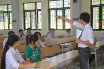Các trường Kinh tế “tốp trên” chỉ có 50% thí sinh dự thi