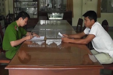 Bắt đối tượng vận chuyển hàng ngàn gói thuốc lá nhập lậu