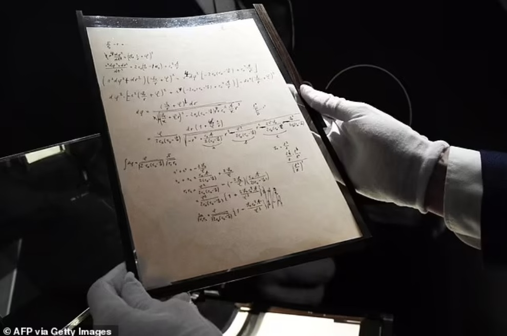Bản thảo viết tay về thuyết tương đối của Einstein có giá 295 tỷ đồng - 3 Bản thảo viết tay về thuyết tương đối của Einstein có giá 295 tỷ đồng - 3