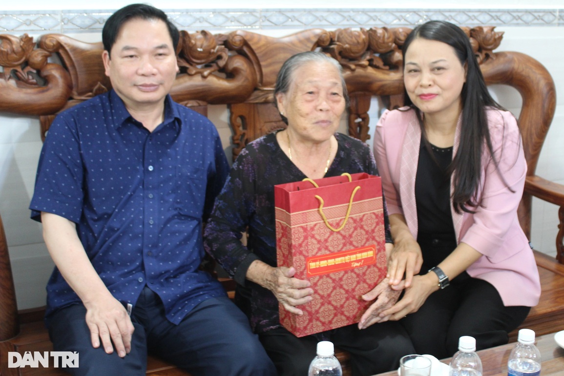 Bí thư, Chủ tịch Ninh Bình thăm, tặng quà gia đình chính sách tại Bạc Liêu - 1 Bí thư, Chủ tịch Ninh Bình thăm, tặng quà gia đình chính sách tại Bạc Liêu - 1