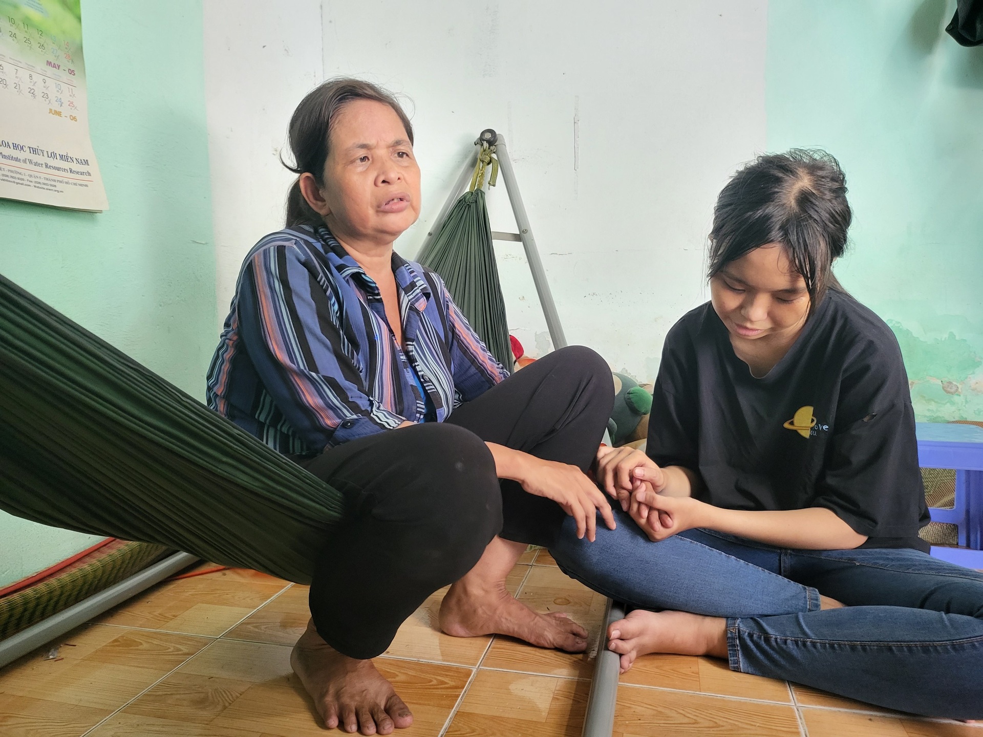 Cuộc đời bi thương của nữ sinh nghèo bán cháo trước giờ thi tốt nghiệp THPT - 8 Cuộc đời bi thương của nữ sinh nghèo bán cháo trước giờ thi tốt nghiệp THPT - 8