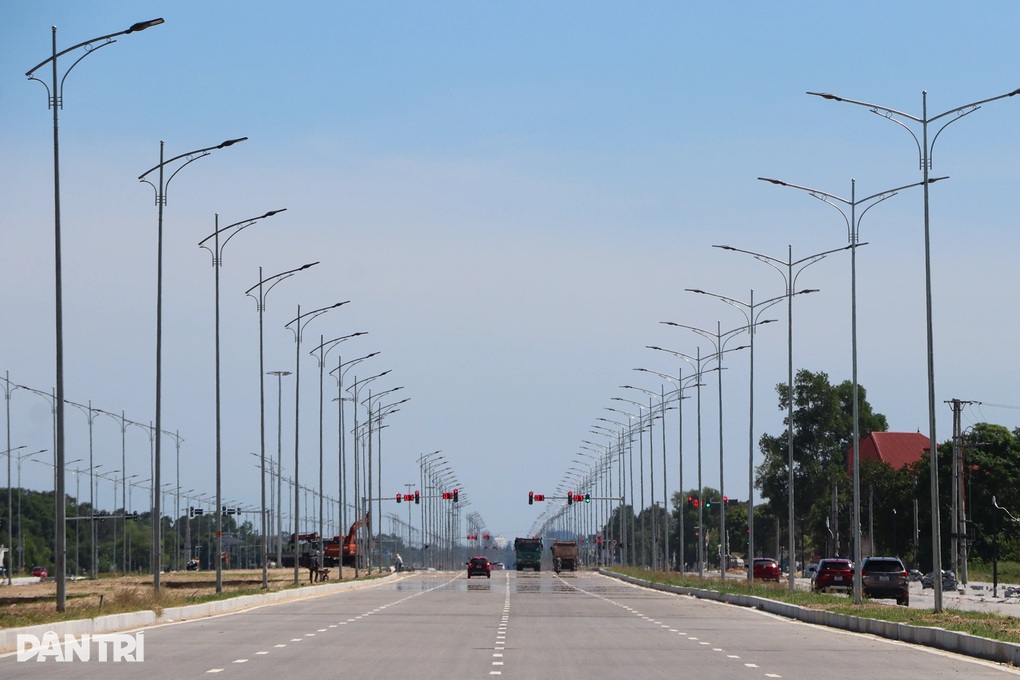 Chính thức thông xe đại lộ 12 làn tại Nghệ An - 2 Chính thức thông xe đại lộ 12 làn tại Nghệ An - 2