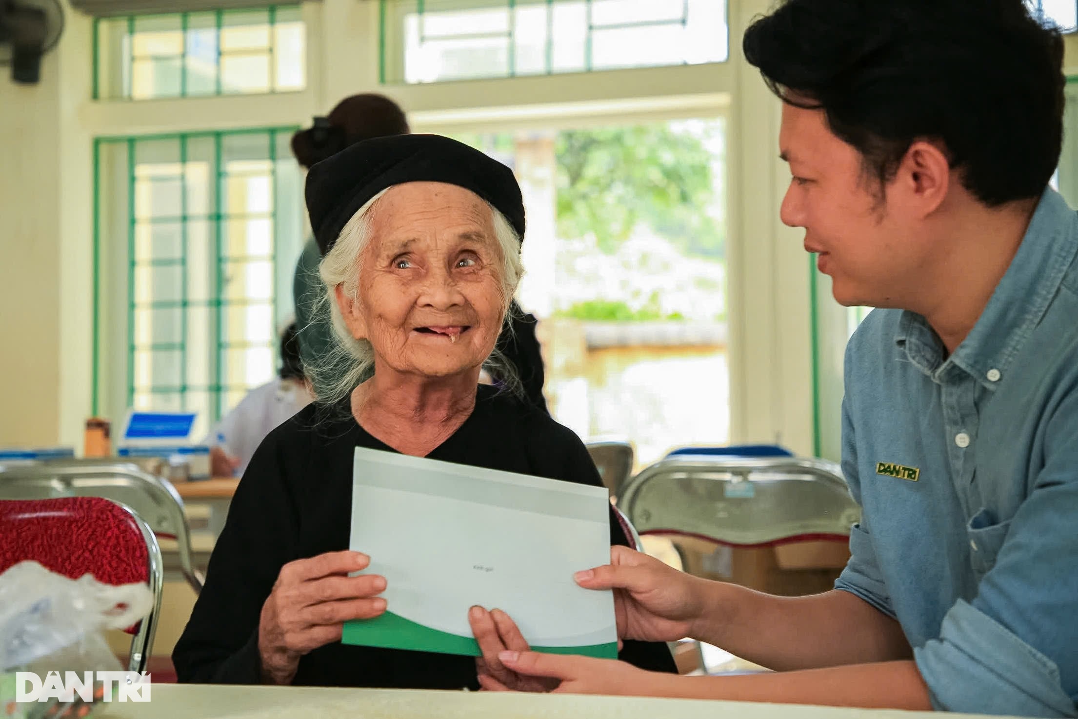 “Cảm ơn vì luôn nhớ những đóng góp của gia đình người có công với đất nước - 21