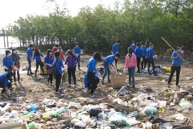 Năm 2050, chất thải nhựa trên biển sẽ nhiều hơn... cá!