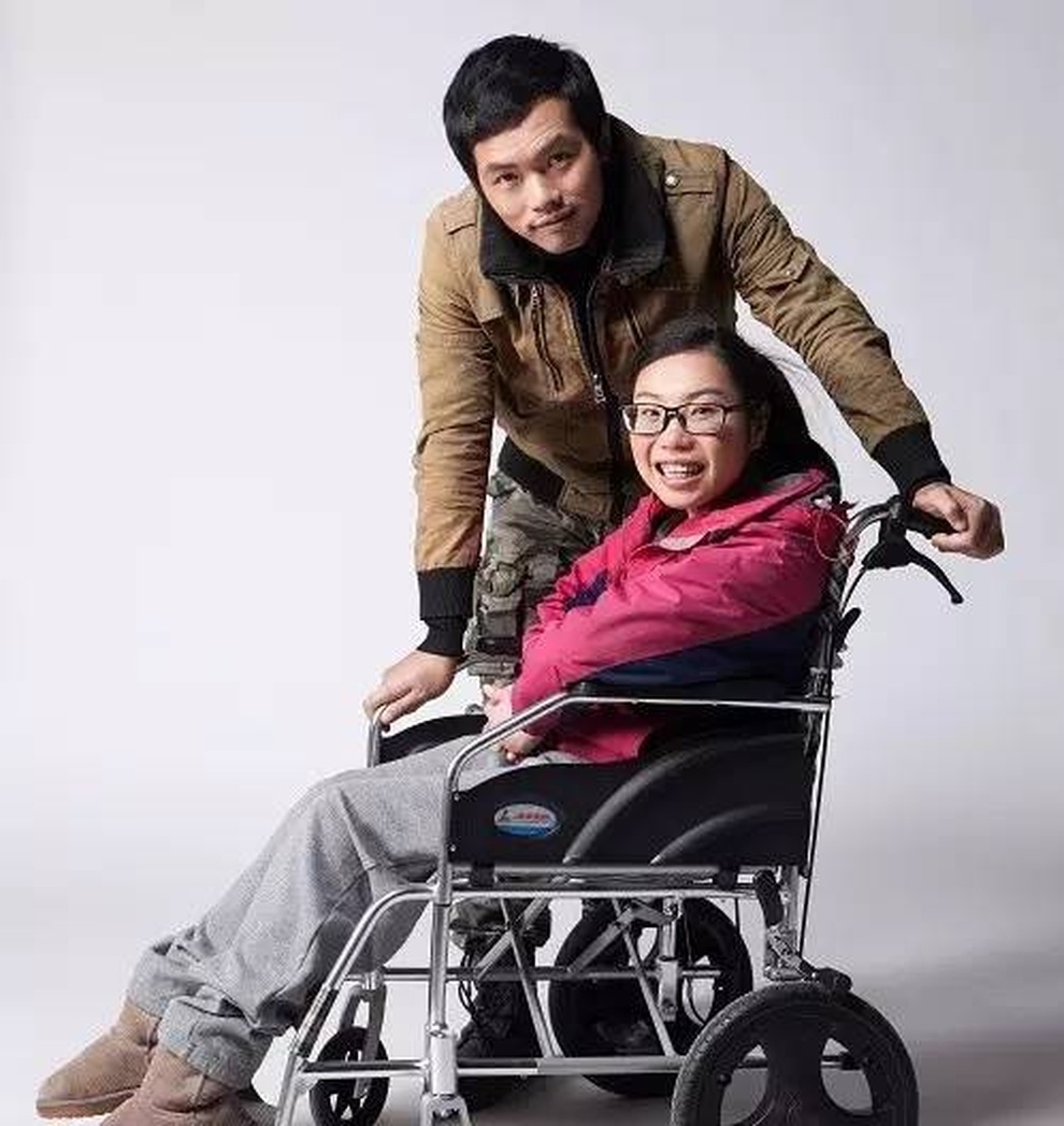 Chàng trai nghèo đưa bạn gái mắc trọng bệnh đi du lịch bằng xe đạp - 2