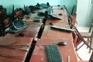 Nhóm học sinh đột nhập vào trường đập phá tài sản