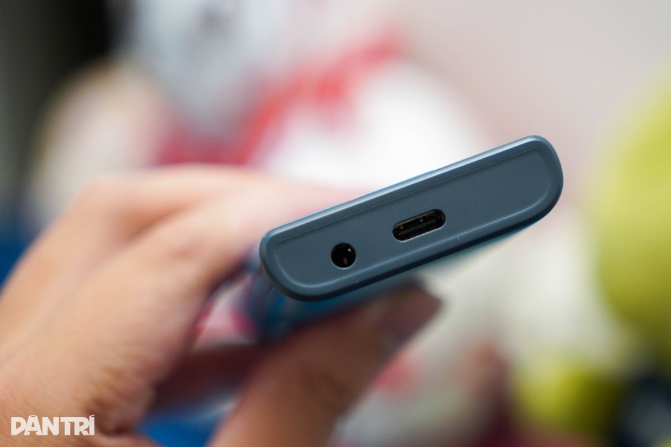 Mở hộp điện thoại phổ thông 4G đầu tiên của HMD tại Việt Nam - 3 Mở hộp điện thoại phổ thông 4G đầu tiên của HMD tại Việt Nam - 3