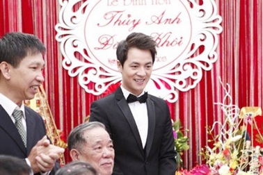 Đăng Khôi rạng rỡ trong lễ ăn hỏi