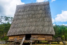 Nhà Rông Tây Nguyên của người dân tộc Ba Na lên báo Mỹ