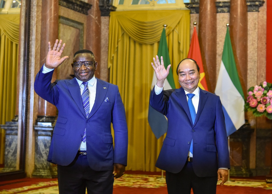 Chủ tịch nước chủ trì lễ đón Tổng thống Sierra Leone lần đầu thăm Việt Nam - 5 Chủ tịch nước chủ trì lễ đón Tổng thống Sierra Leone lần đầu thăm Việt Nam - 5