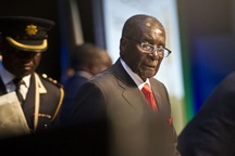 Chờ luận tội, Tổng thống Zimbabwe vẫn triệu tập nội các