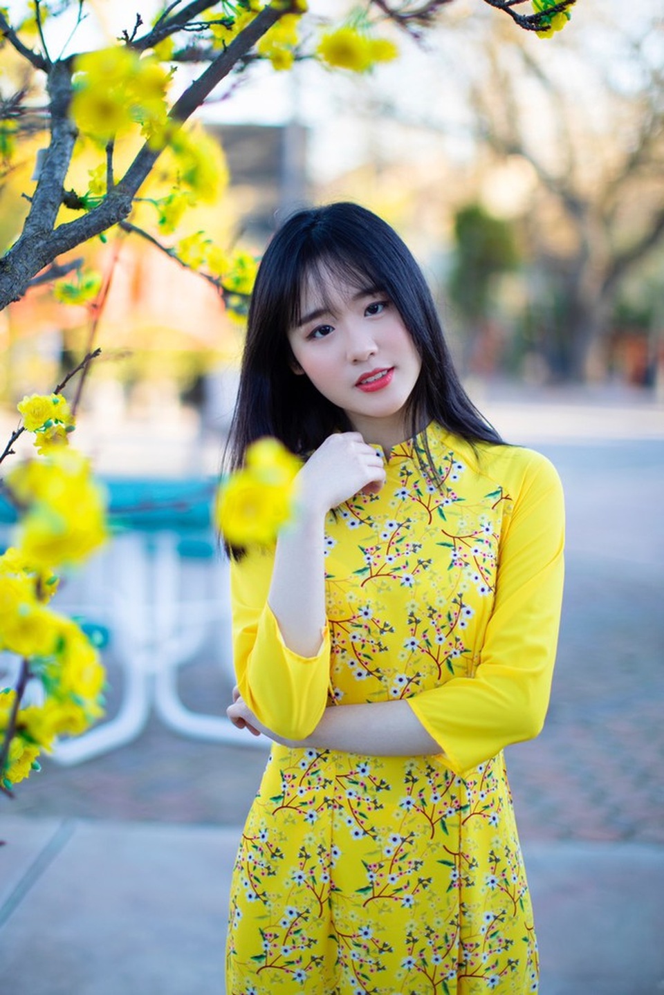 Rực rỡ sắc vàng với bộ ảnh áo dài đón Tết của du học sinh tại Mỹ - 5 Rực rỡ sắc vàng với bộ ảnh áo dài đón Tết của du học sinh tại Mỹ - 5