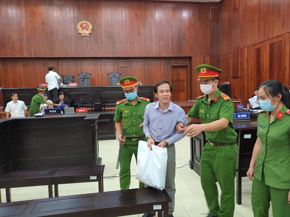 Chủ tọa phiên tòa sơ thẩm được triệu tập xin vắng mặt - 1 Chủ tọa phiên tòa sơ thẩm được triệu tập xin vắng mặt - 1