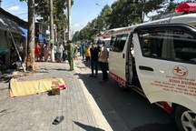 Taxi công nghệ bất ngờ chạy ngược chiều, tông tử vong người đàn ông ở TPHCM