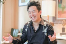 Tùng Dương nói lý do chưa từng khoe vợ, tuổi 41 tự tin "bẻ gãy sừng trâu"