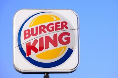 Nhân viên đập hết cửa sổ nhà hàng vì bị chơi khăm