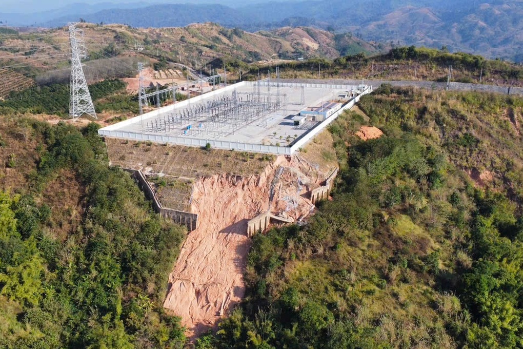 Trạm cắt 220kV Bờ Y bị sạt lở, tường bao nứt toác - 1 Trạm cắt 220kV Bờ Y bị sạt lở, tường bao nứt toác - 1