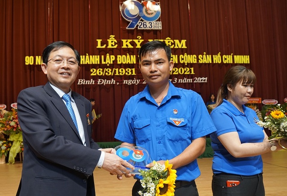 Bí thư Tỉnh ủy Bình Định: Thanh niên phải dấn thân, tránh phô trương - 2 Bí thư Tỉnh ủy Bình Định: Thanh niên phải dấn thân, tránh phô trương - 2