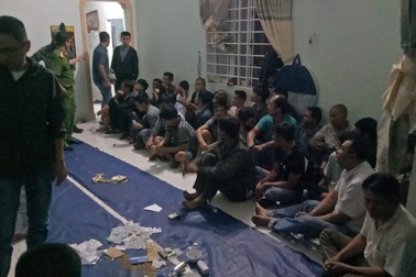 Tạm giữ 34 con bạc trong vụ đánh bạc “khủng”