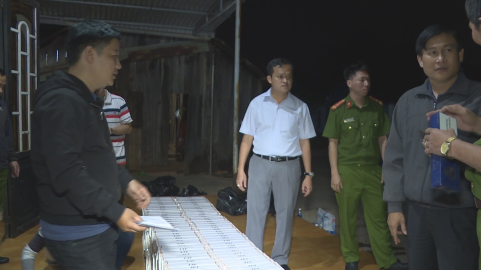 Khám xét nhà dân, phát hiện số lượng thuốc lá lậu “khủng” nhất tại Đắk Lắk - 1 Khám xét nhà dân, phát hiện số lượng thuốc lá lậu “khủng” nhất tại Đắk Lắk - 1