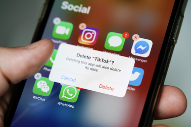 Nhiều người trẻ xóa TikTok