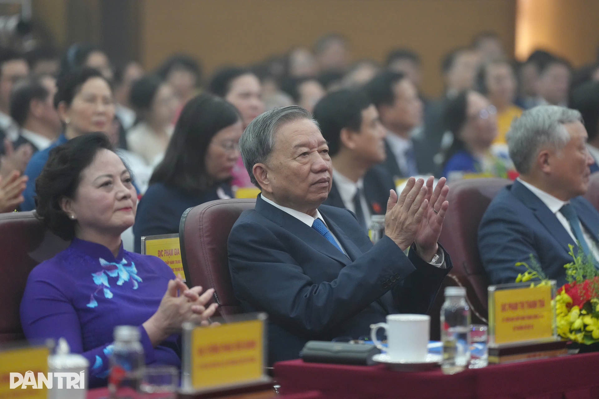 Tùng Dương, Võ Hạ Trâm hát mừng 80 năm thành lập Bộ Nội vụ - 1 Tùng Dương, Võ Hạ Trâm hát mừng 80 năm thành lập Bộ Nội vụ - 1