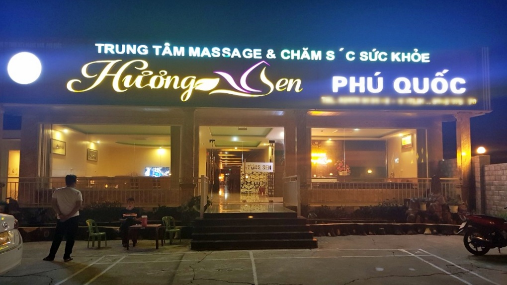 Bắt quả tang nhân viên massage ở Phú Quốc bán dâm cho khách - 1