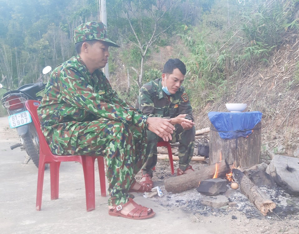 Bộ đội biên phòng quên tết, căng mình chống dịch - 5 Bộ đội biên phòng quên tết, căng mình chống dịch - 5
