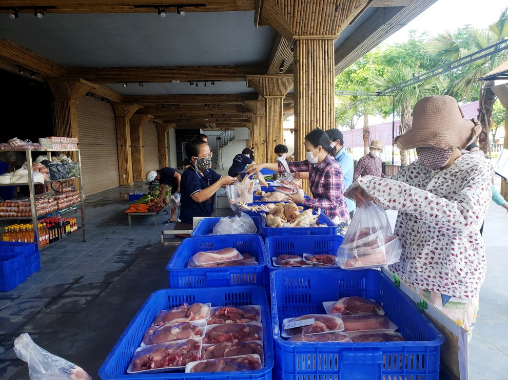 Nhiều chợ đóng cửa vì dịch Covid-19, Đà Nẵng mở điểm bán hàng lưu động - 8 Nhiều chợ đóng cửa vì dịch Covid-19, Đà Nẵng mở điểm bán hàng lưu động - 8