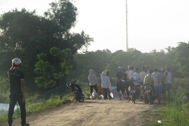 Phát hiện xác một nam thanh niên trôi sông