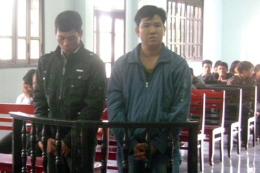 2 tên chuyên trộm nắp hố ga lãnh án tù thích đáng