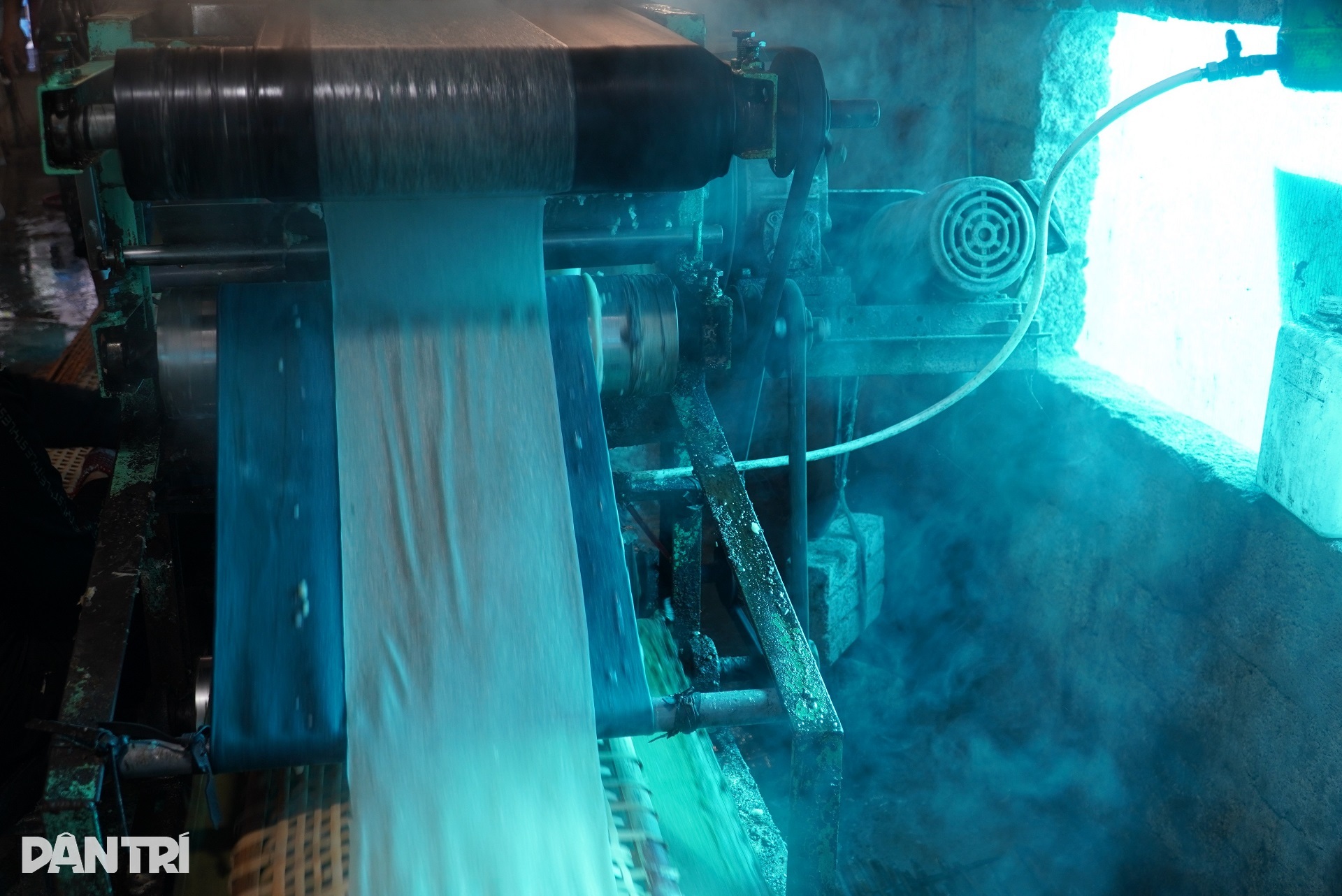 Cả làng tất bật đêm ngày làm hàng vạn chiếc bánh phục vụ Tết - 4