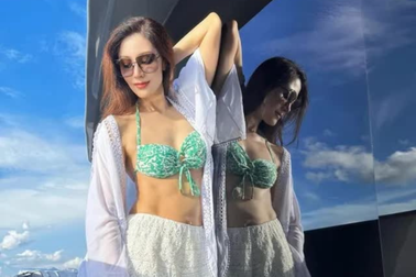 Hoa hậu đẹp nhất làng giải trí Hong Kong trẻ trung và giàu có ở tuổi 54