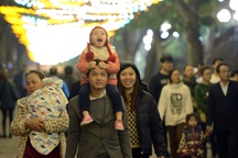 Thủ đô Hà Nội tưng bừng đón năm mới Bính Thân