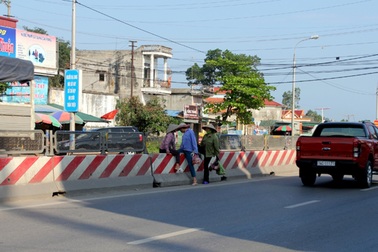 Những lối ngang “băm nhỏ” quốc lộ nghìn tỷ