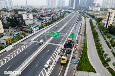 Gấp rút thảm nhựa 6 nhánh nối cầu cạn 5.000 tỷ với đường vành đai 3