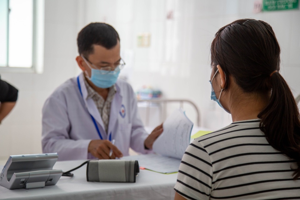 Chưa xảy ra tác dụng phụ nặng khi tiêm vắc xin Covid-19 sản xuất trong nước - 4 Chưa xảy ra tác dụng phụ nặng khi tiêm vắc xin Covid-19 sản xuất trong nước - 4