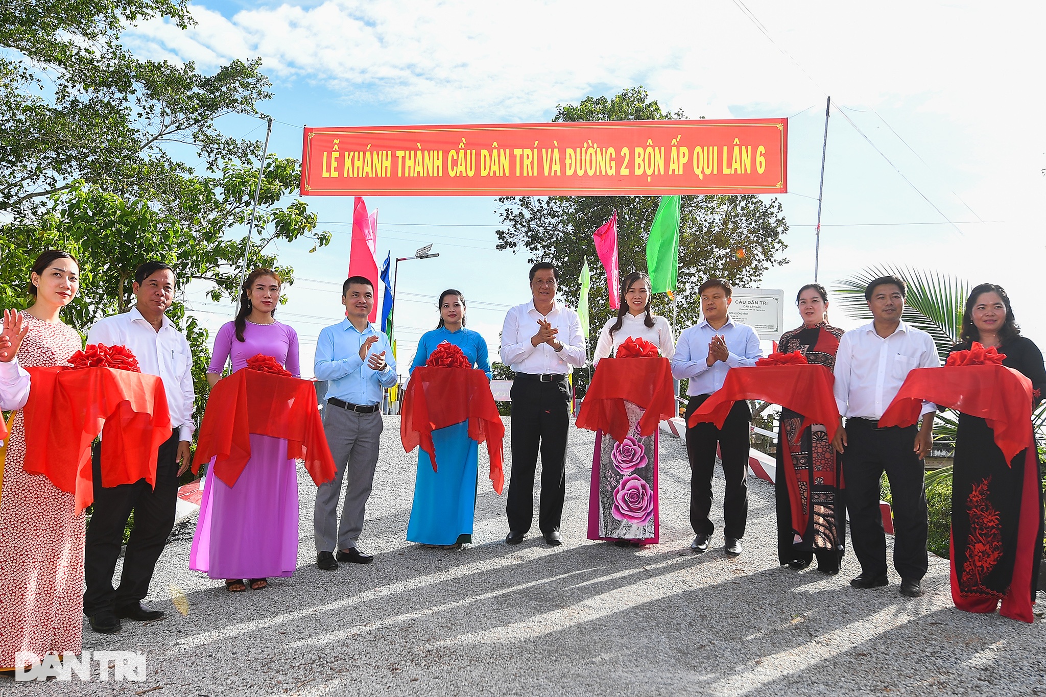 Thêm một cây cầu Dân trí đến với người dân nông thôn Cần Thơ - 8 Thêm một cây cầu Dân trí đến với người dân nông thôn Cần Thơ - 8