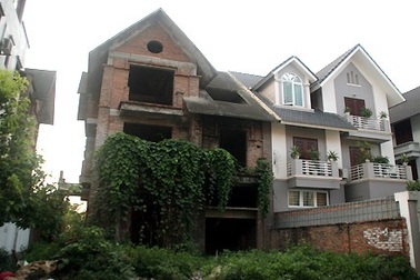 Biệt thự hoang: Của để dành, quyết không giảm giá