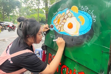 Đôi bạn trẻ đi khắp TPHCM vẽ biển hiệu miễn phí cho gánh hàng rong