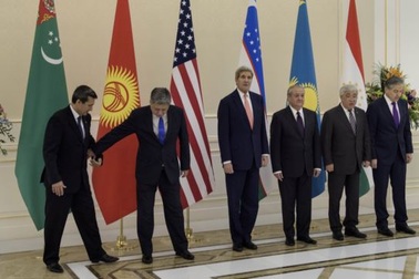 Ngoại trưởng Mỹ John Kerry công du Trung Á