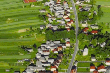 Ngôi làng kỳ lạ nơi toàn bộ 6.000 người dân đều sống trên một phố duy nhất