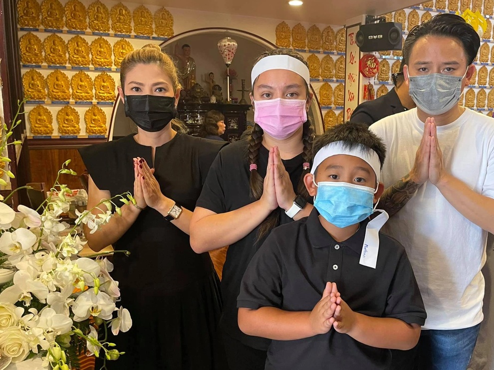 Đồng nghiệp chia buồn cùng gia đình ca sĩ Phi Nhung tại Mỹ - 3 Đồng nghiệp chia buồn cùng gia đình ca sĩ Phi Nhung tại Mỹ - 3